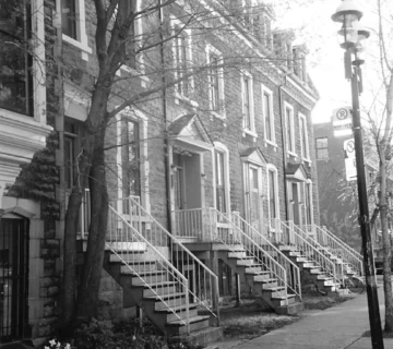 Photo: Rozlyn Cook L’événement marquant du mouvement a été la création, dans les années 1970, de quinze coopératives d’habitation et de six OSBL d’habitation, dans le quartier Milton Parc à Montréal, qui ont permis la préservation de 616 logements 